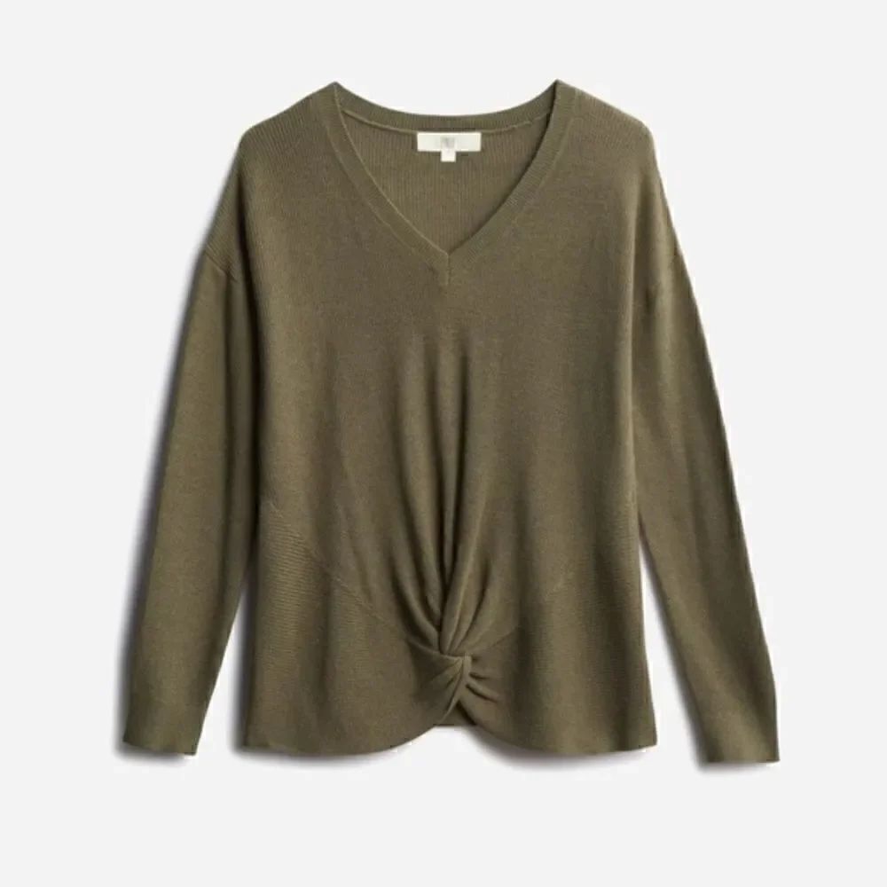 Pinque | Stitch Fix Maude Knot Front Pullover V Neck Sweater in Olive Green | S